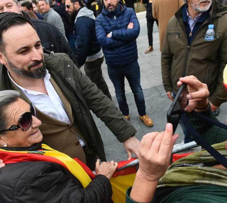 Abascal bromea con las generales: "¿Me van a regalar unas elecciones por mi cumpleaños?"