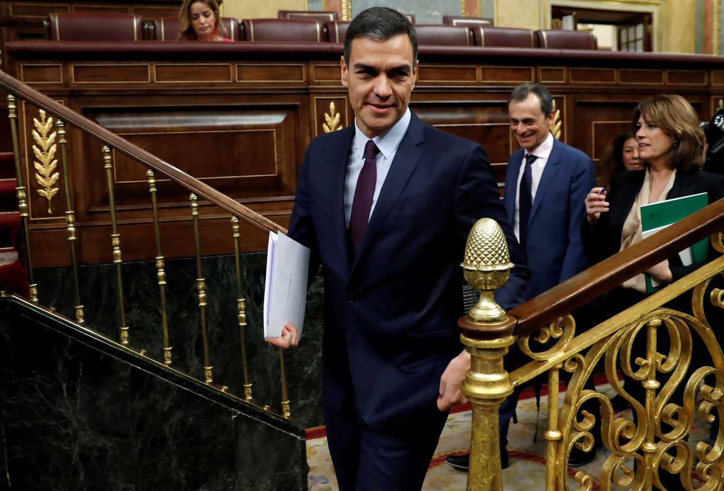 El presidente del Gobierno, Pedro Sánchez, a su llegada a la penúltima sesión de control de la legislatura en el Congreso, con la convocatoria de elecciones anticipadas como eje principal de las preguntas de los líderes de la oposición.