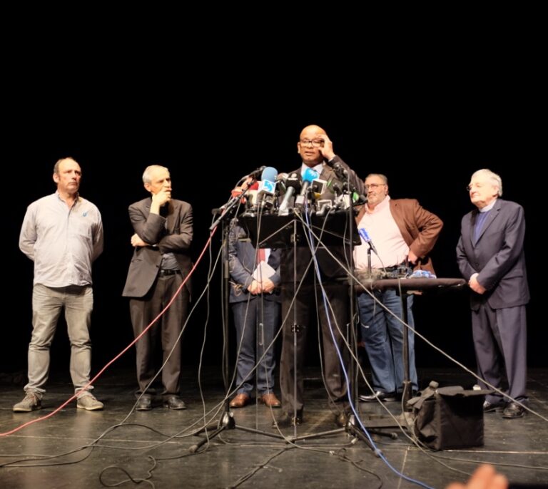 Relatores internacionales, un 'ejército de paz' a precio de oro