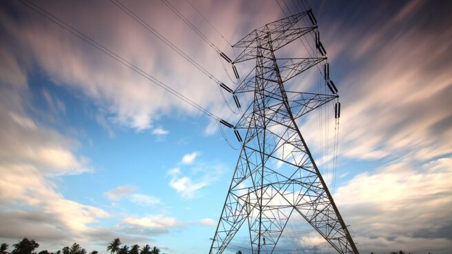 La ayuda para bajar la luz a la industria carga 64 millones en el recibo del resto de clientes