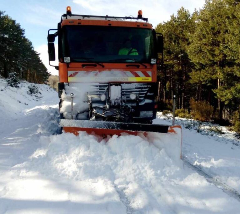 Helena deja copiosas nevadas en el norte y condiciona el tráfico en 56 vías