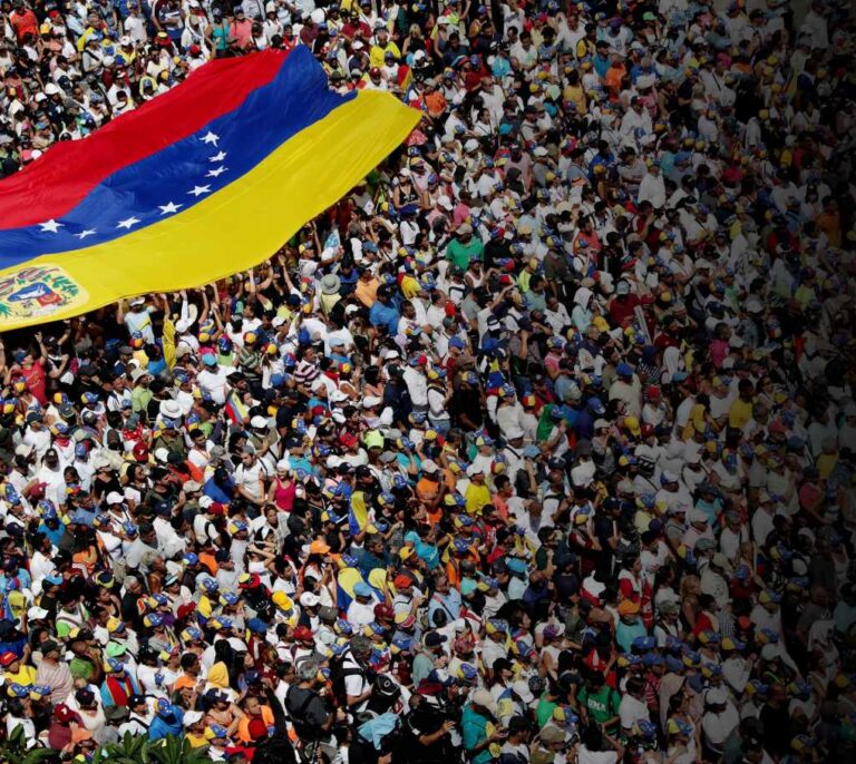 Guaidó desafía a Maduro al aceptar la ayuda humanitaria de EEUU