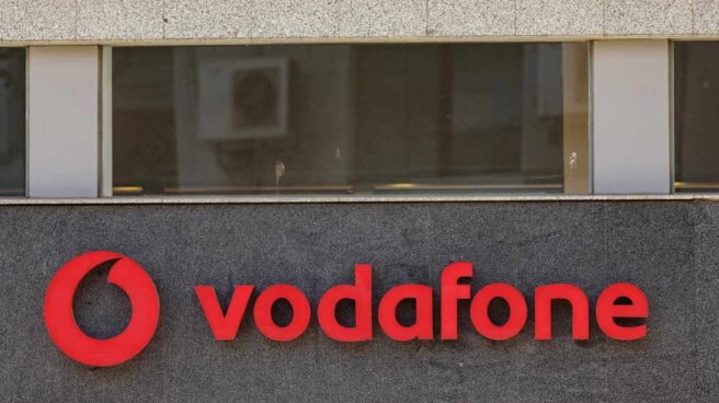 vodafone Logotipo de Vodafone en un establecimiento comercial de la compañía.