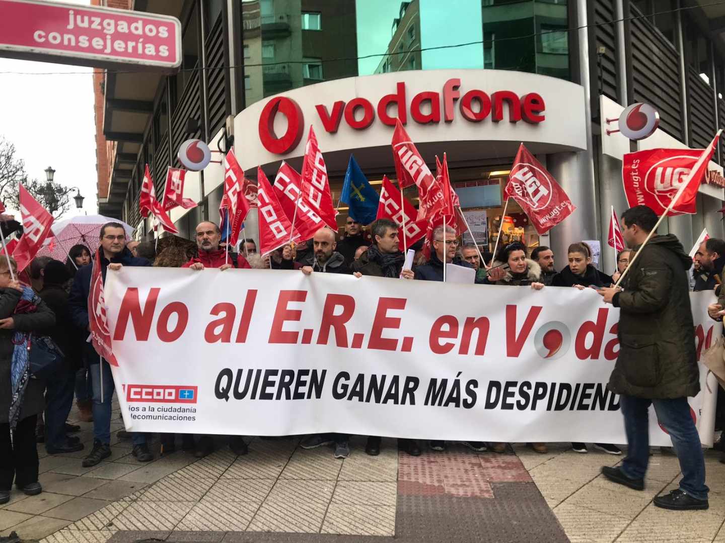 Manifestación de trabajadores de Vodafone contra el ERE.