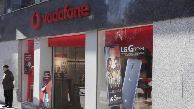 Vodafone se hunde en mínimos de una década lastrada por su debilidad en España