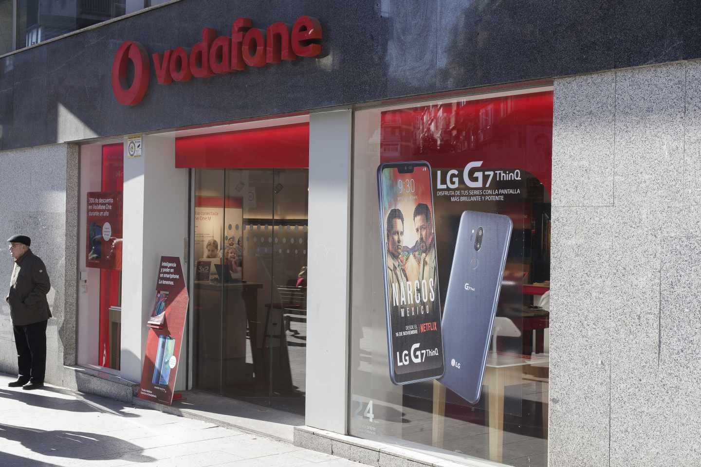 Vodafone se hunde en mínimos de una década lastrada por sus dificultades en España.