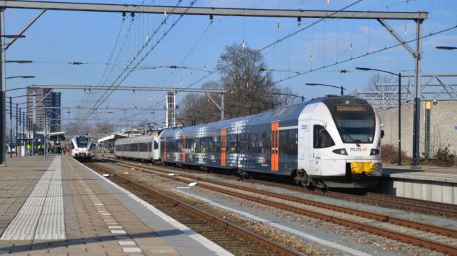 16353510000_3c9a749a50_o El tren regional Rhein-Ruhr-Express operado por la matriz de Alsa en la Estación de Düsseldorf-Hamm.