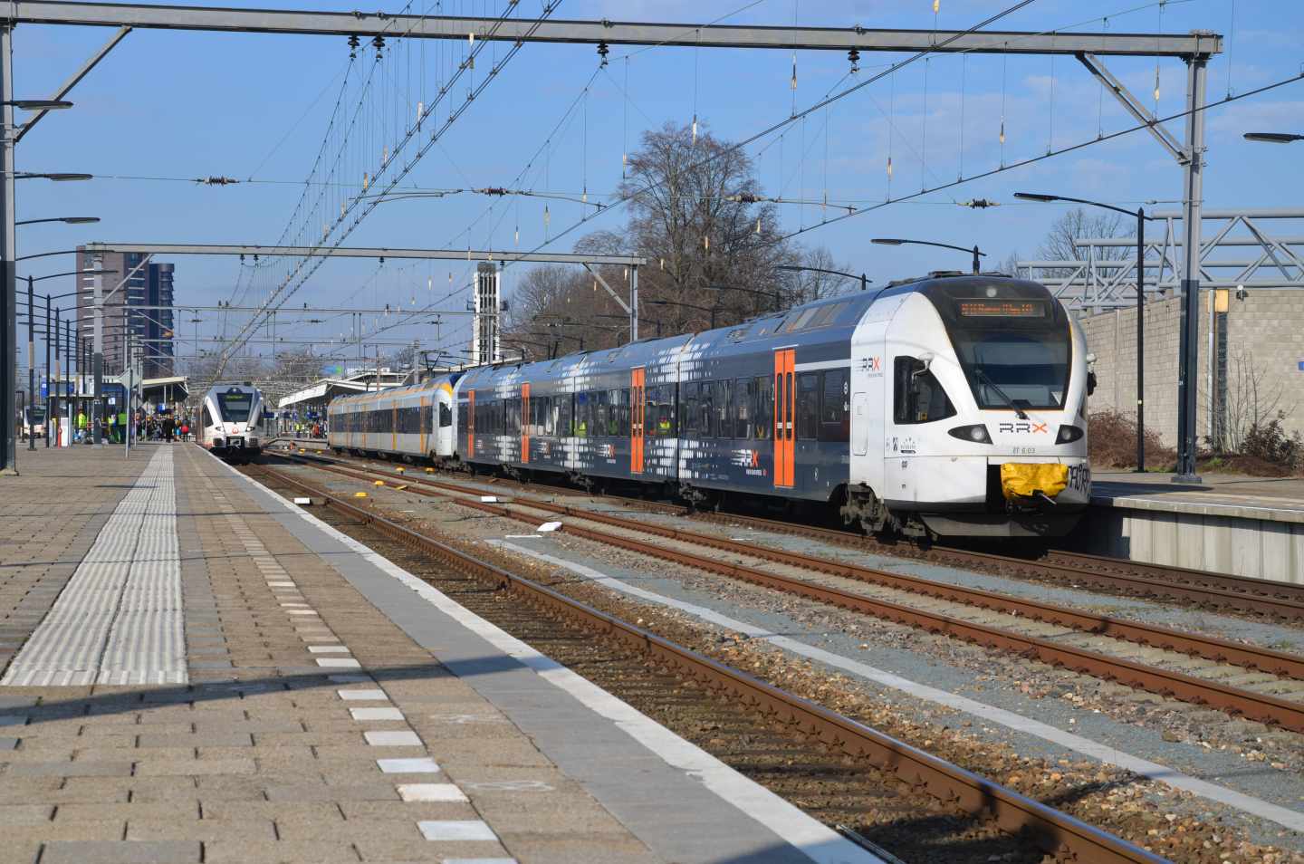 El tren regional Rhein-Ruhr-Express operado por la matriz de Alsa en la Estación de Düsseldorf-Hamm.