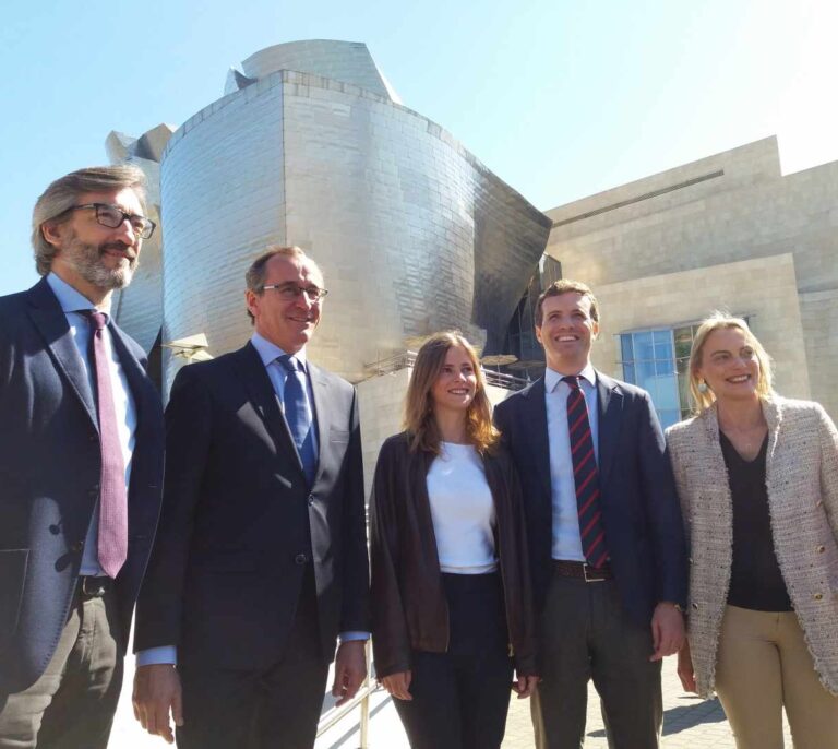 Casado advierte de que no permitirá que "se siga descentralizando" España