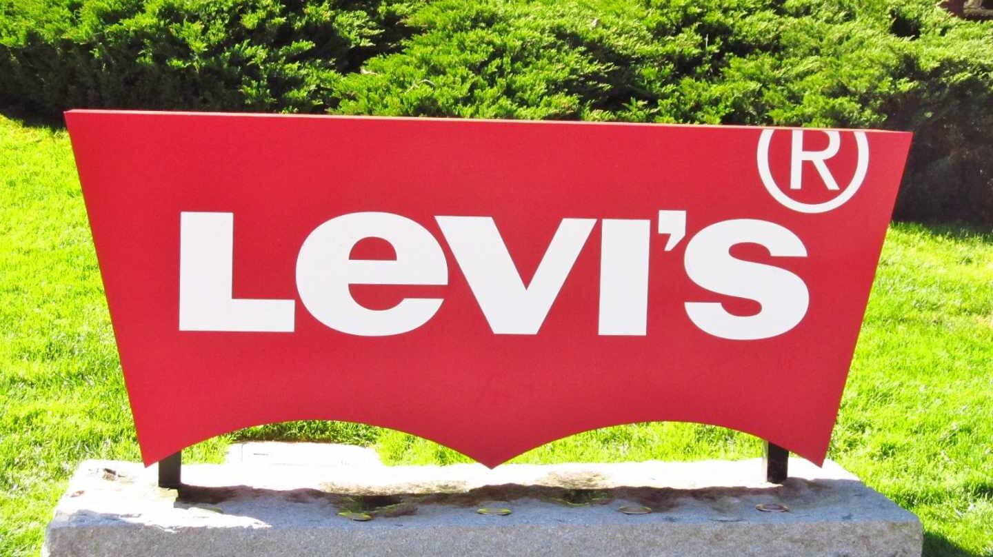 Levi's debuta en Wall Street con subidas superiores al 30%.