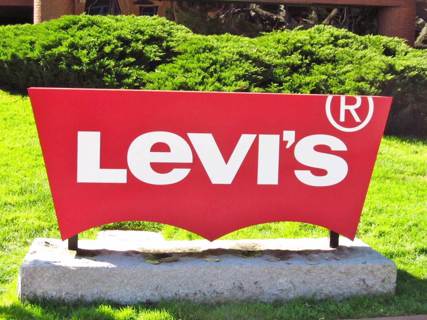 Levi's debuta en Wall Street con subidas superiores al 30%.