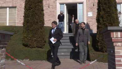 Los mossos que recogieron a Puigdemont en Suecia dicen que fueron a su casa en Waterloo a "montar muebles"