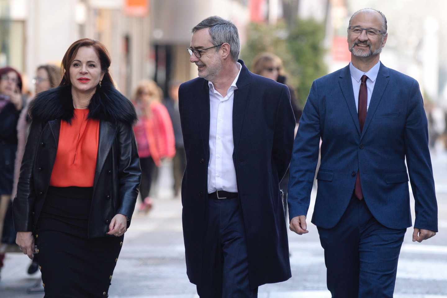 El secretario general de Ciudadanos, José Manuel Villegas (c), junto al líder regional, Luis Fuentes (d), y la ex presidenta de las Cortes, Silvia Clemente.