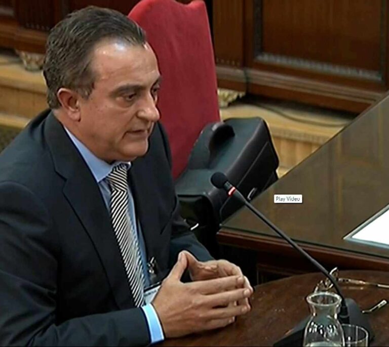 Un mosso revela que alertó a Puigdemont, Junqueras y Forn en una reunión de la violencia el 1-O