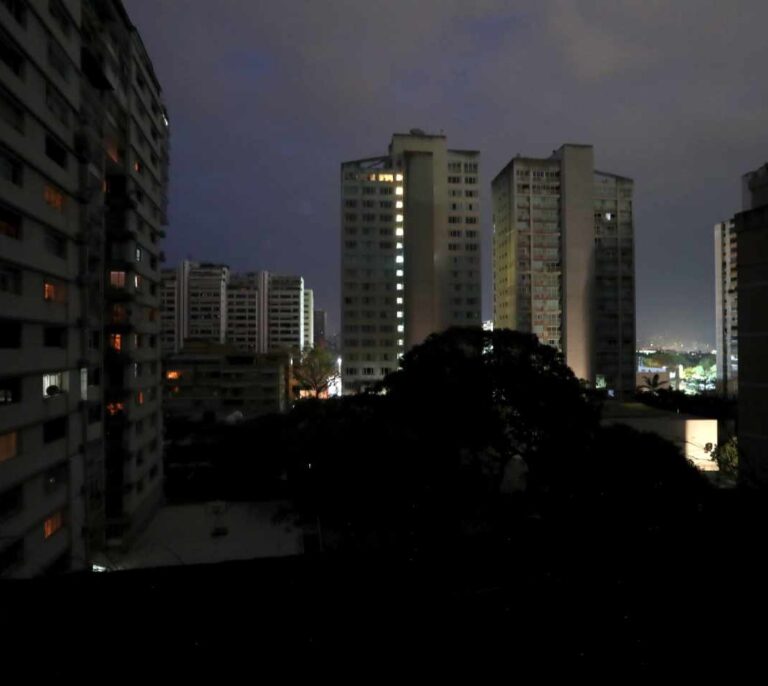 Apagón en Venezuela: "No hay electricidad ni comida. Lo próximo, no habrá Maduro"