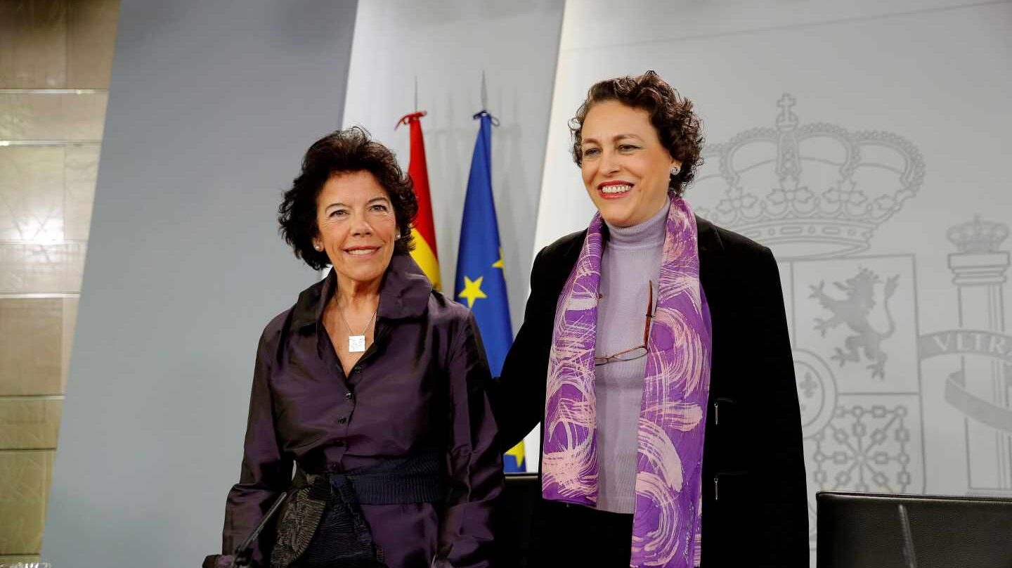La portavoz del Gobierno, Isabel Celaá, y la ministra de Trabajo, Magdalena Valerio.
