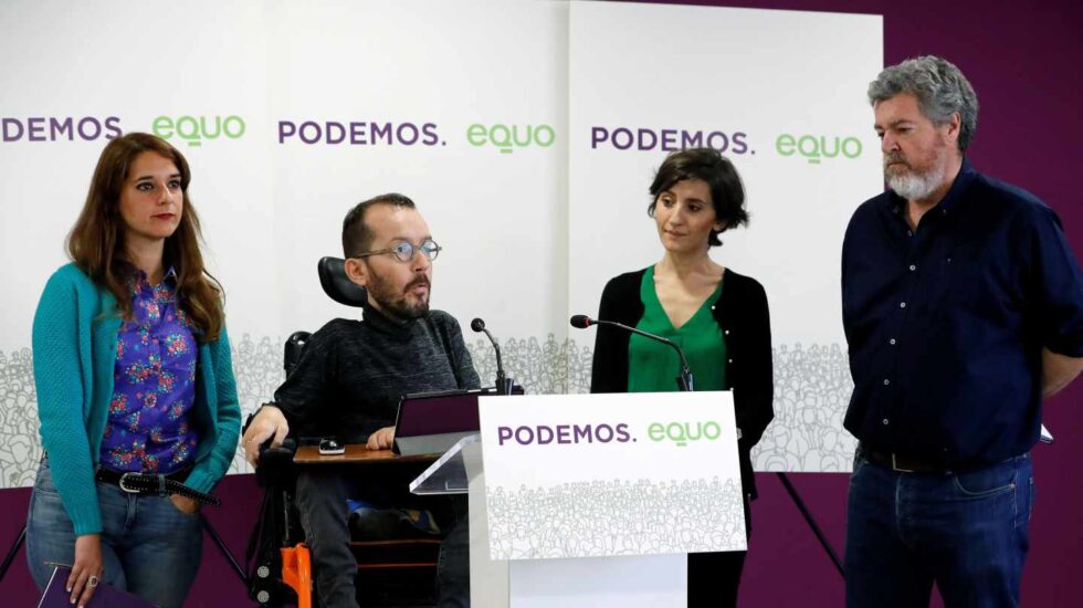 Vera, Echenique, Del Hoyo y López Uralde -ambos de Equo-, en la sede de Podemos.