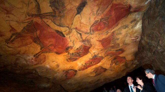 Pedro Sánchez, en las cuevas de Altamira.