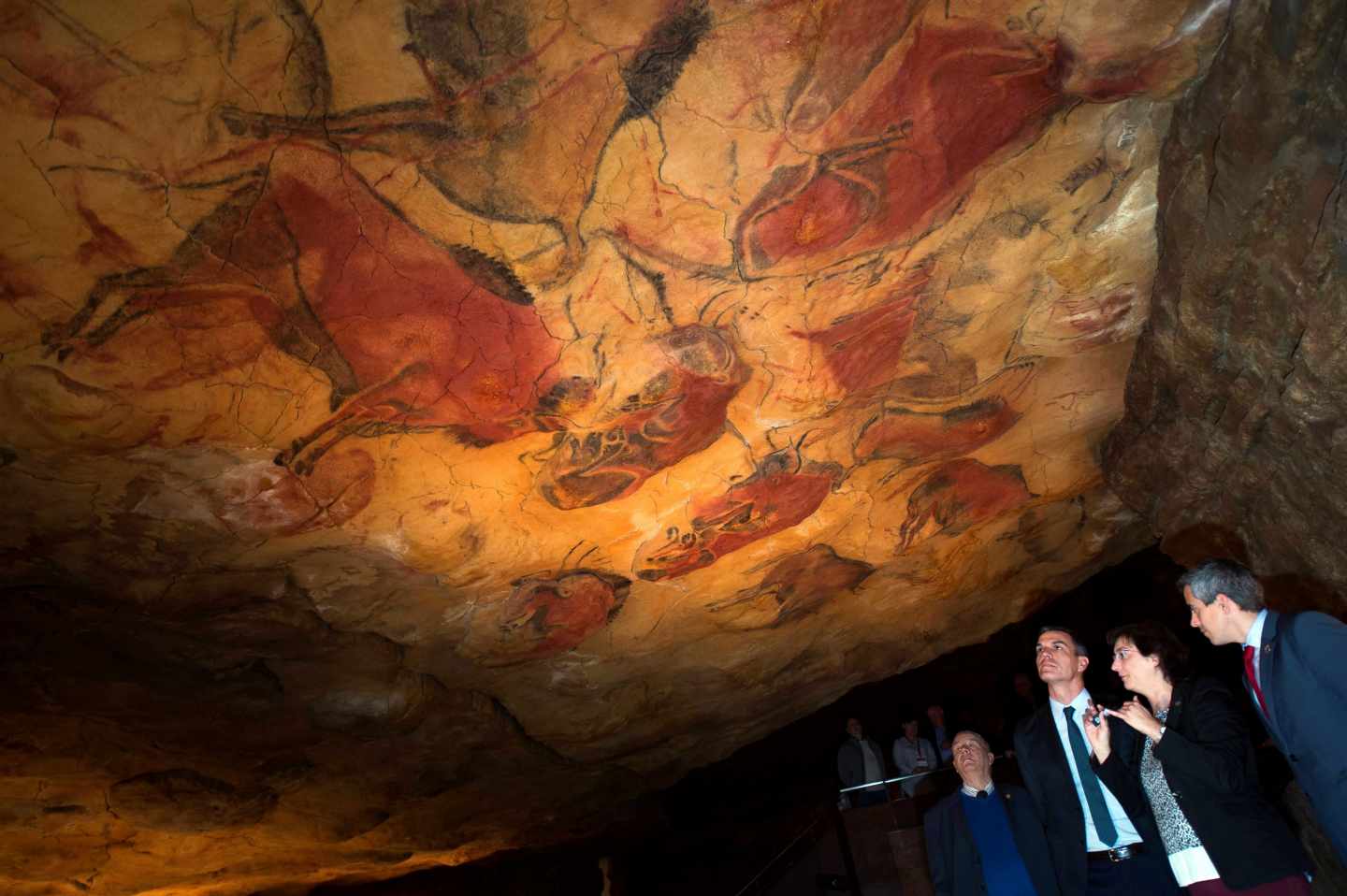 Pedro Sánchez, en las cuevas de Altamira.