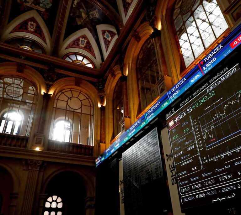 El Ibex regresó en 2021 a beneficios de 58.000 millones con 45.646 empleados menos