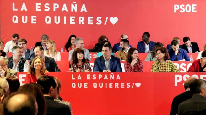 El presidente del Gobierno, Pedro Sánchez (c), en el Comité Federal del PSOE en el que se van a aprobar las listas para las elecciones generales y las europeas, autonómicas y municipales del 26 de mayo.