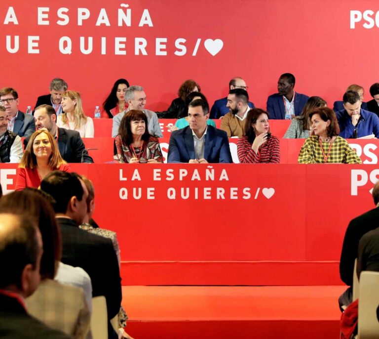 Pedro Sánchez purga a todos sus críticos en las listas y Susana Díaz "toma nota"