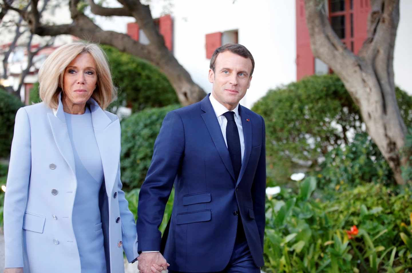 Emmanuel Macron y su esposa, en Niza.