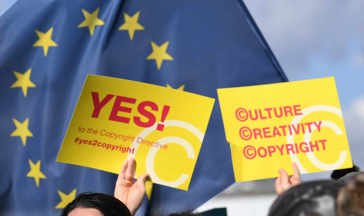 La UE aprueba la polémica normativa de copyright que va a cambiar internet
