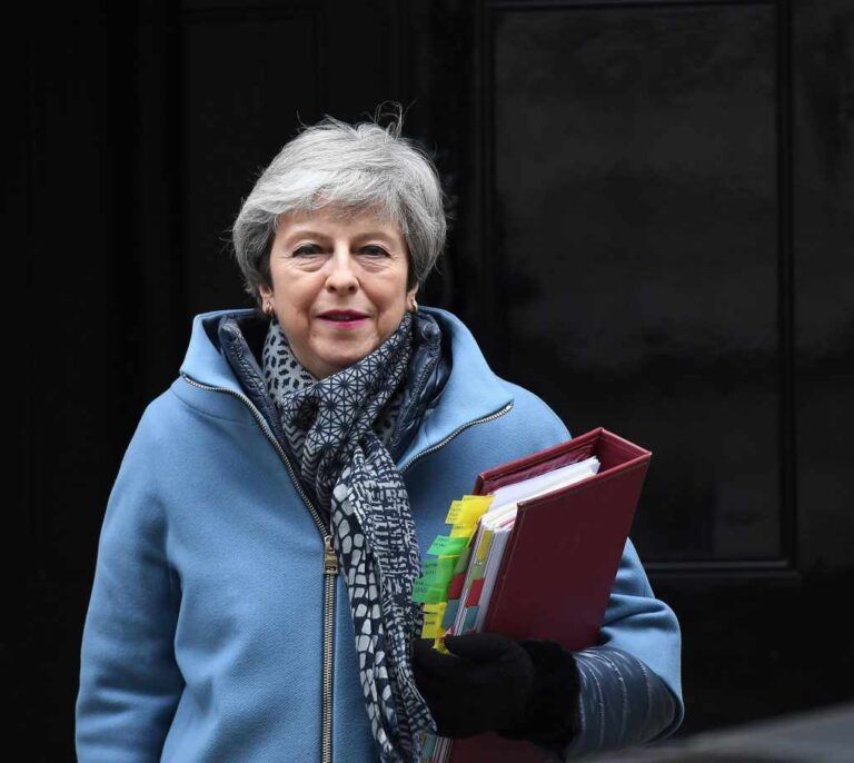 May anuncia que dimitirá a cambio de que aprueben su acuerdo del Brexit