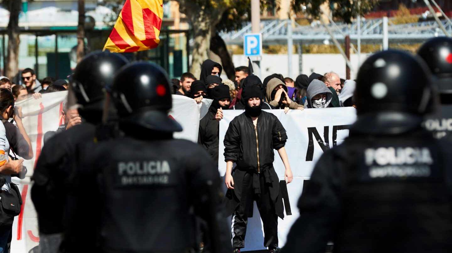 Disturbios de los CDR en Barcelona por el acto de Vox.