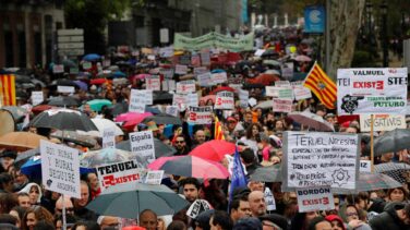 'La Revuelta de la España Vaciada' se planta en Madrid con miles de asistentes bajo la lluvia