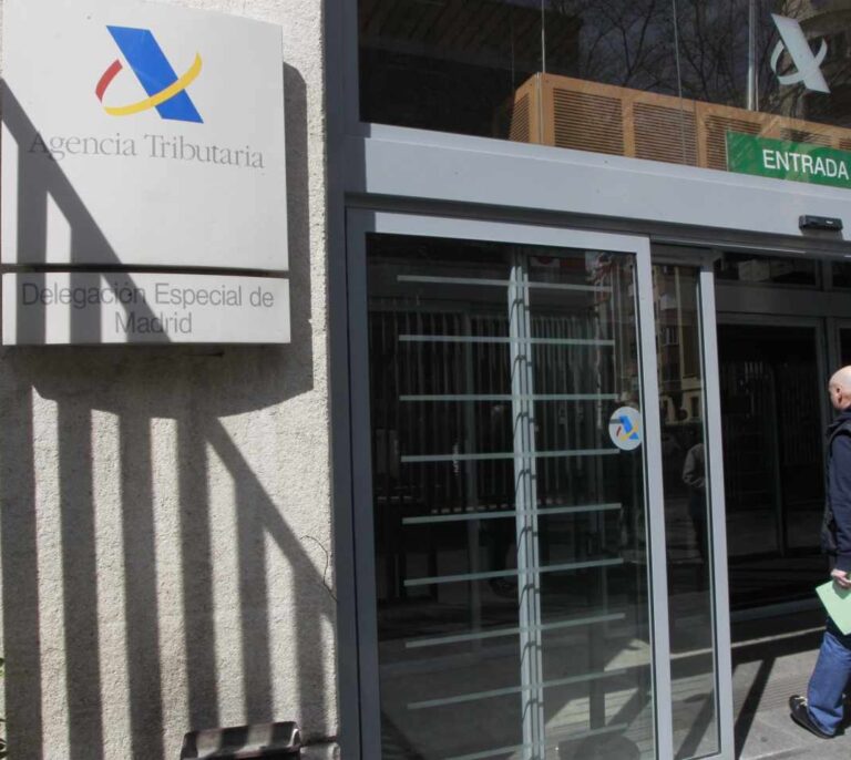 Hacienda usará la Renta 2018 para 'cazar' cuentas ocultas en el extranjero
