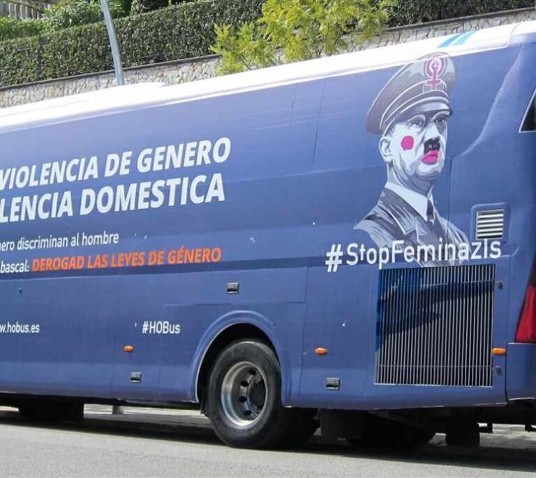 El juez apela a la libertad de expresión y rechaza inmovilizar el autobús de HazteOir contra las "feminazis"