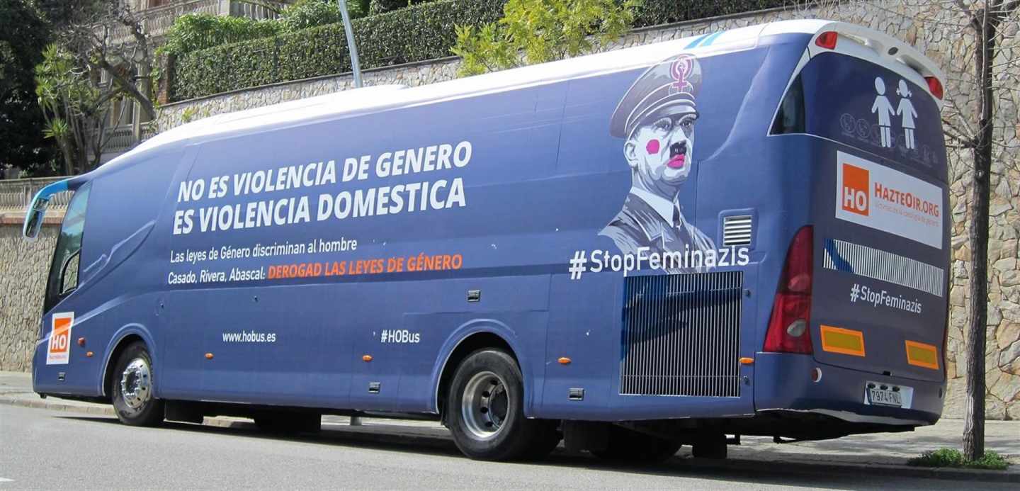 El juez apela a la libertad de expresión y rechaza inmovilizar el autobús de HazteOir contra las "feminazis"