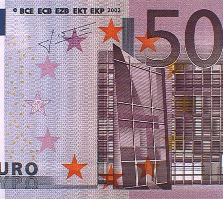 Se reduce un 49% el dinero en efectivo puesto en circulación por el Banco de España