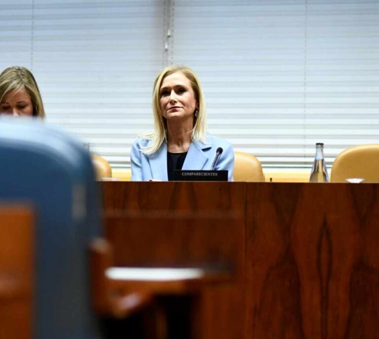 El día que Cifuentes escribió (sin saberlo) su final: fuera de la política y a la espera de juicio
