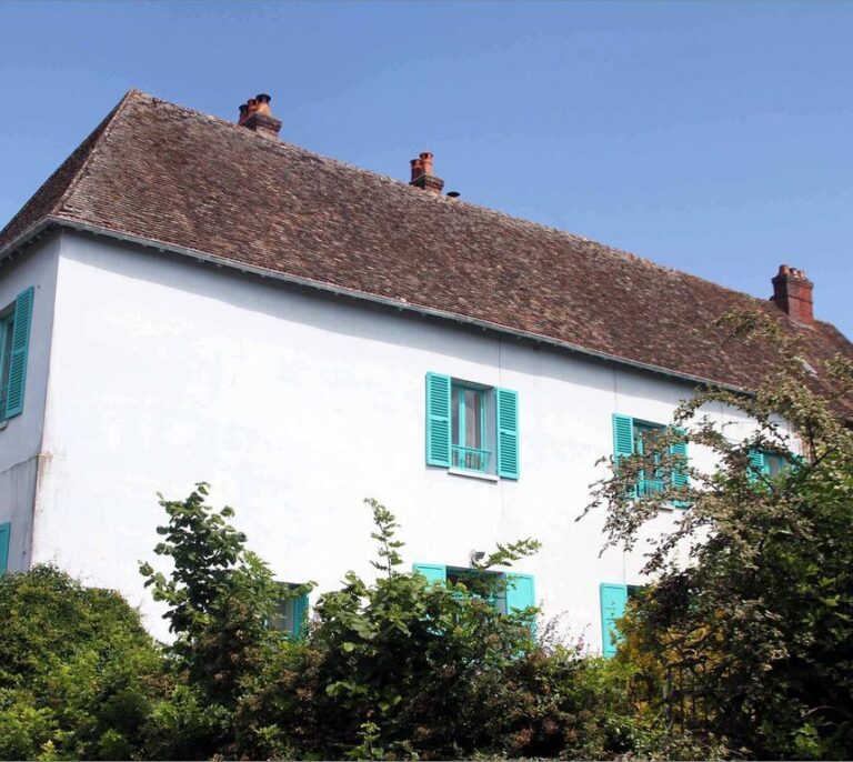 ¿Dormir en la Casa Azul de Claude Monet? Ahora sí es posible
