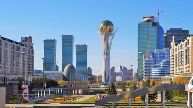 Central_Downtown_Astana_Nursultan Centro económico y turístico de Astaná, ahora Nursultan, capital de Kazajistán.