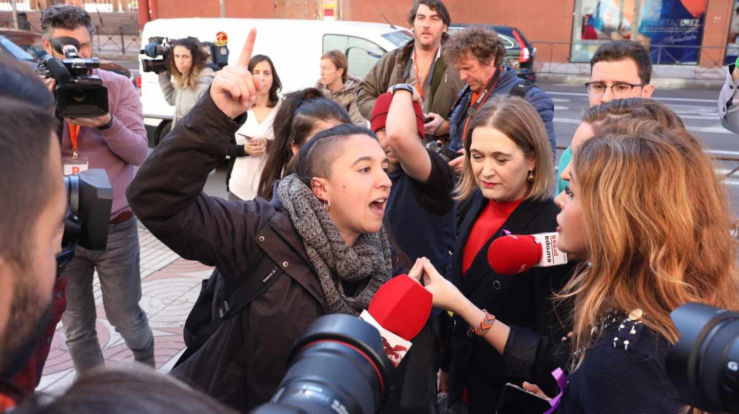 Protesta feminista en la sede de Ciudadanos.