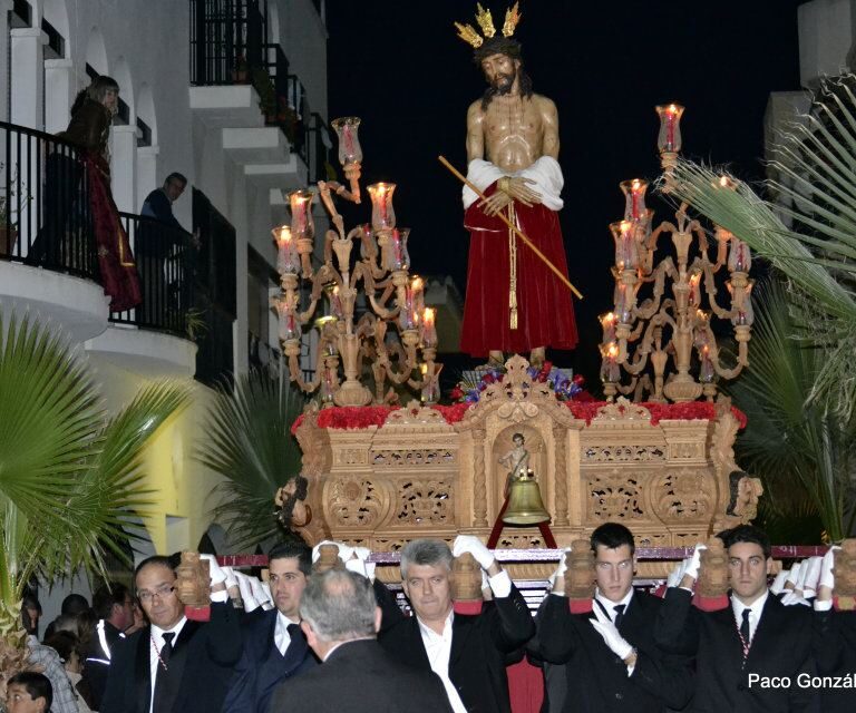Se buscan costaleros en Granada para cargar un cristo de 900 kilos
