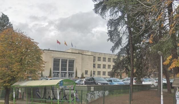 Un obús de la Guerra Civil obliga a desalojar la Universidad Politécnica de Madrid