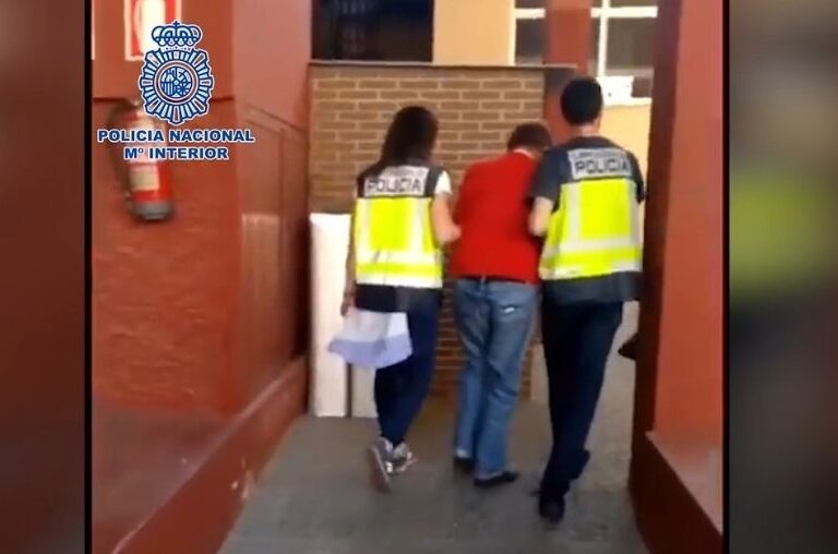 Detenido en Almería un pederasta británico acusado de 53 delitos sexuales