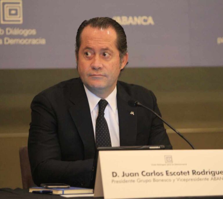 La doble encrucijada del dueño venezolano de Abanca
