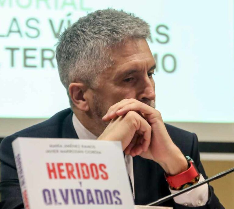 Interior gana tiempo y pide que se rehaga el informe clave sobre la equiparación salarial