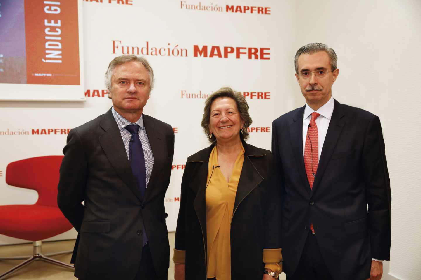 De izq. a dcha., de izquierda a derecha, Ignacio Baeza, vicepresidente de Mapfre, Pilar González de Frutos, presidenta de Unespa, y Manuel Aguilera, director general del Servicio de Estudios de Mapfre.