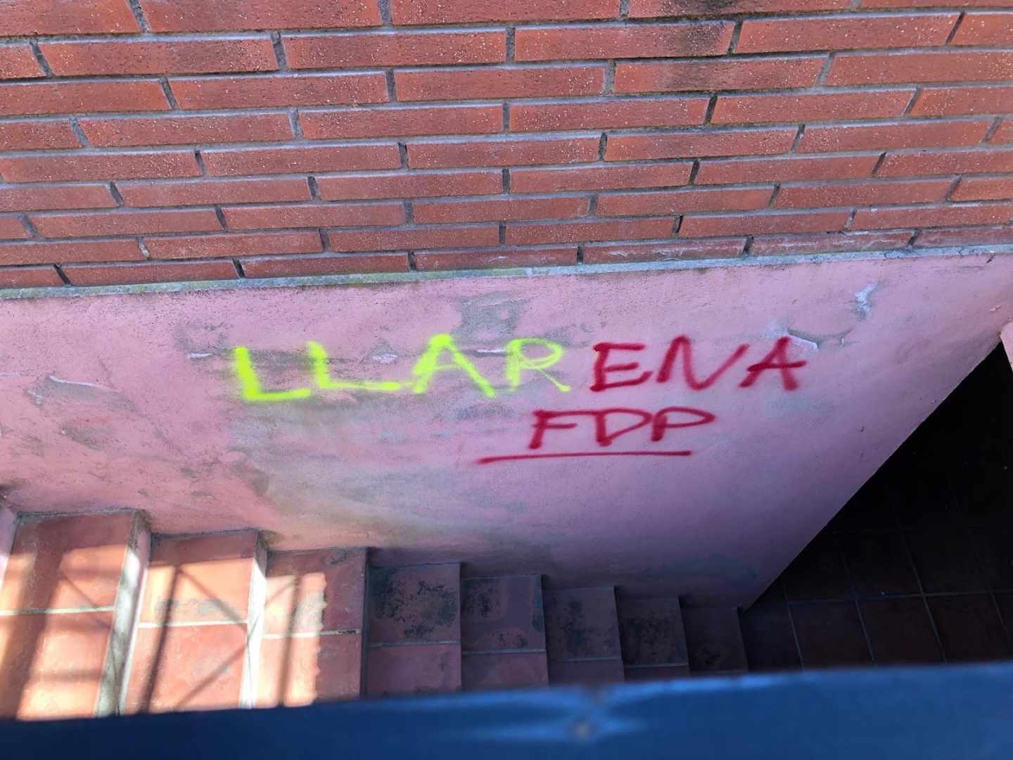Los radicales vuelven a hacer pintadas con insultos frente a la casa del juez Llarena