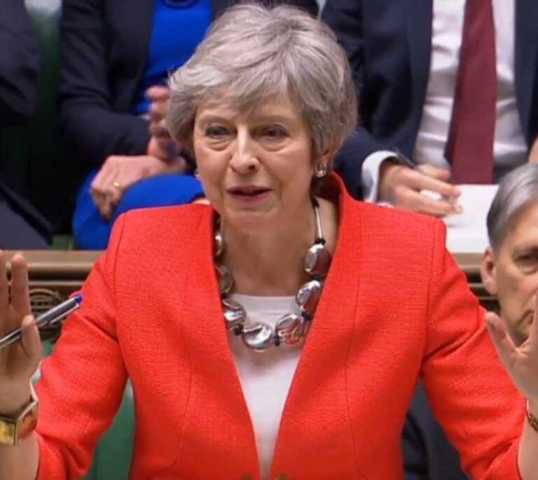 May mantiene su hoja de ruta del Brexit pese a su segunda derrota