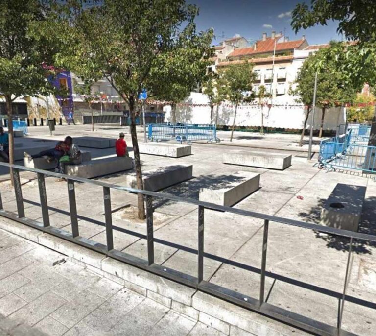 Un policía dispara a un hombre que le amenazaba con dos cuchillos en Lavapiés