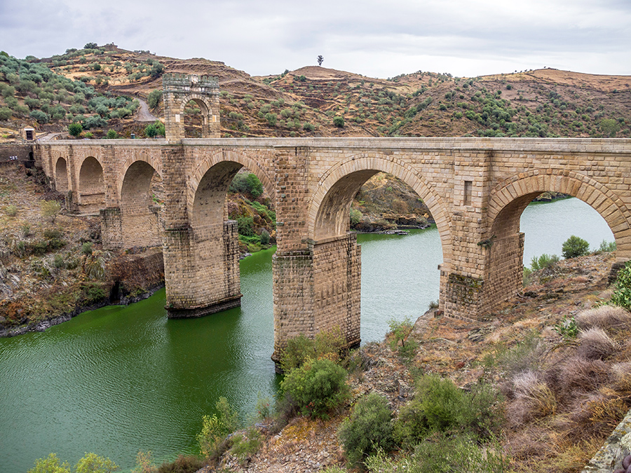 Puente romano de Alcántara sobre el río Tajo.