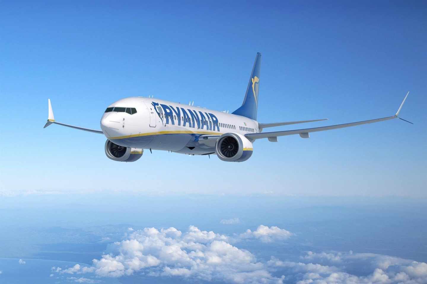 Un avión de Ryanair, en pleno vuelo.